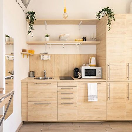 A Yellow Touch - Modern Studio In Isola Milano Exterior photo